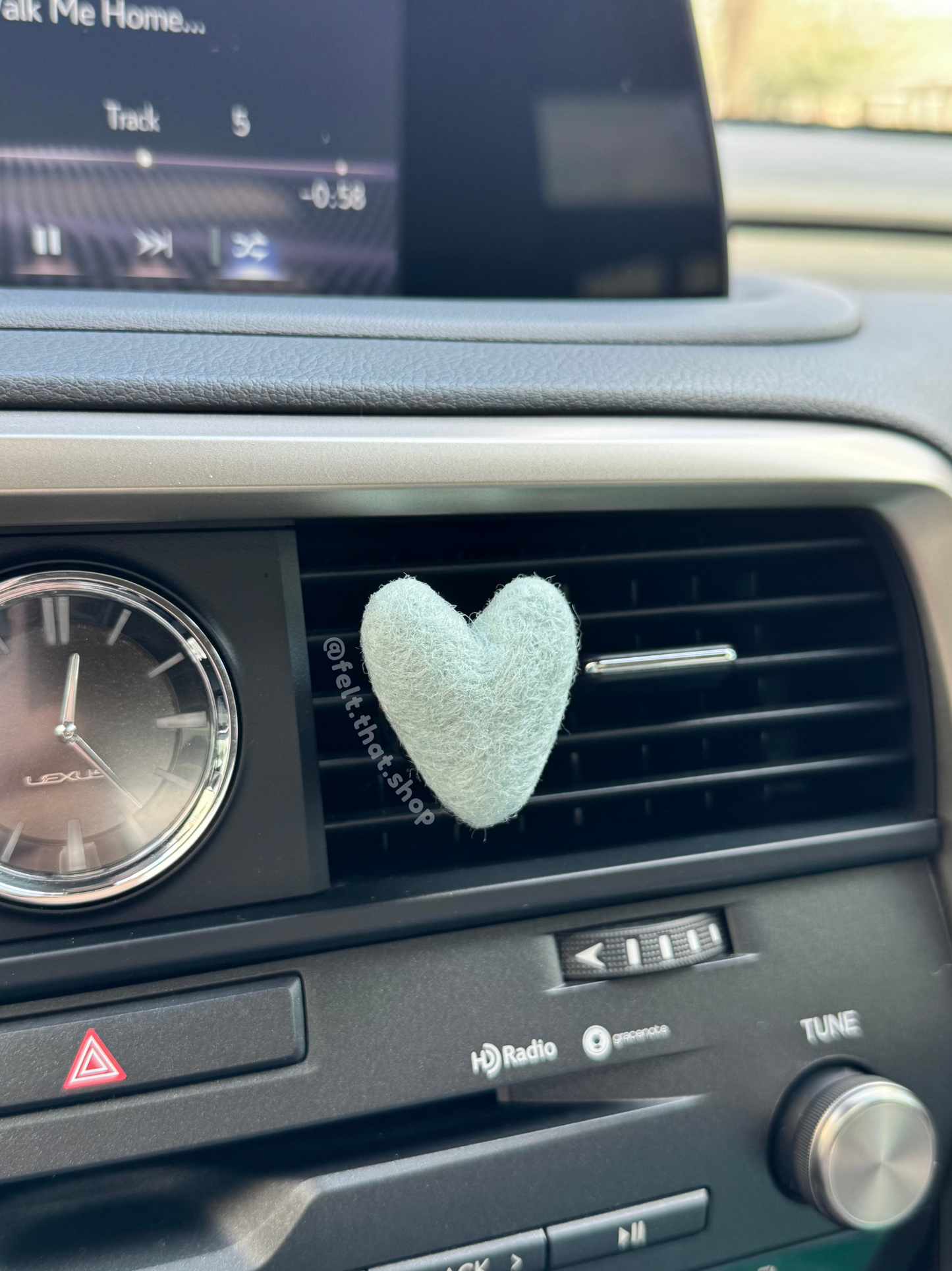 Heart Vent Clip