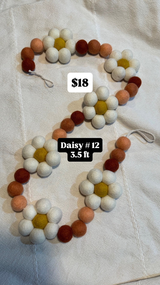 Daisy Neutral Garland #12